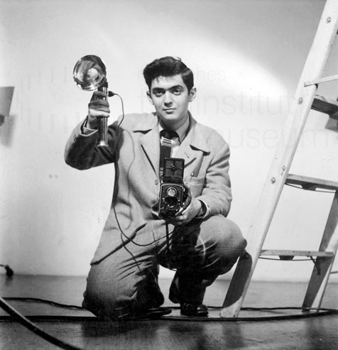 Stanley Kubrick als Fotograf für das LOOK Magazin, um 1949. Foto: Jacques Kubrick